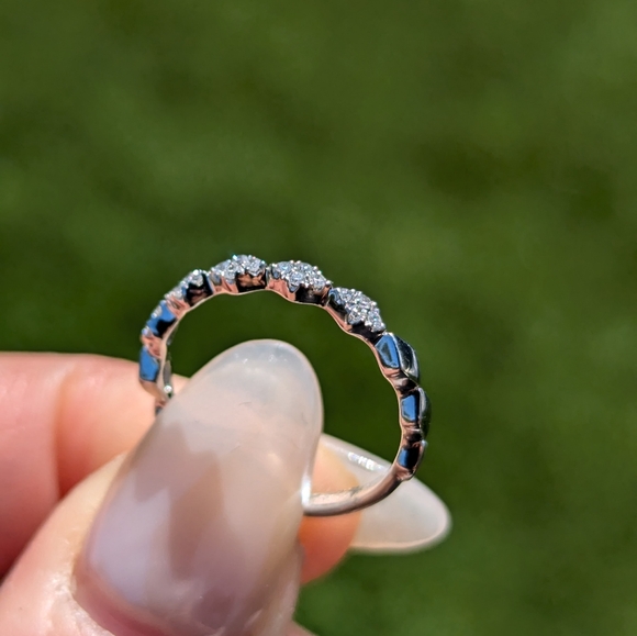 14K White Gold Diamond Segment Ring - Picture 4 of 8